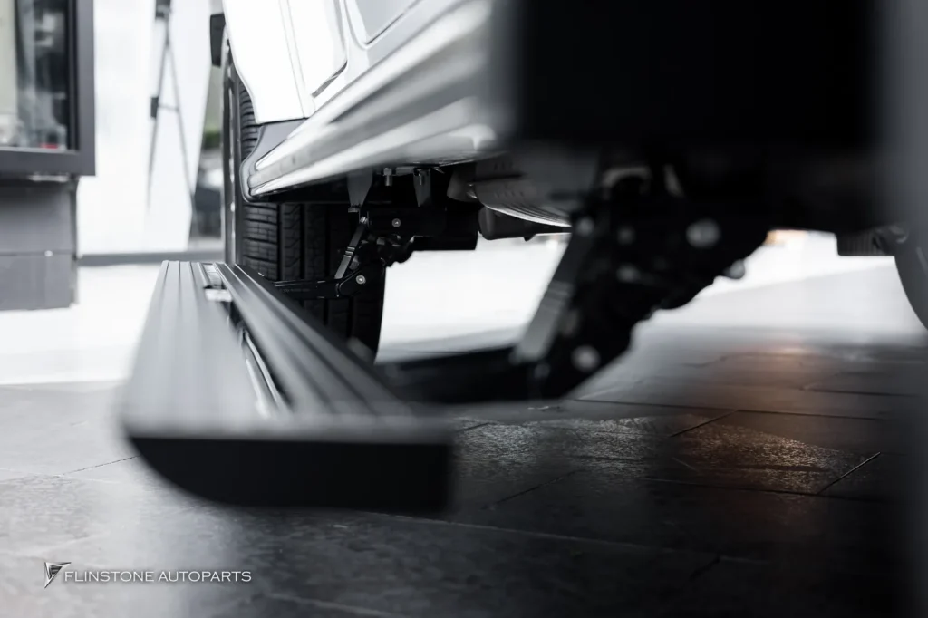 Mercedes-Benz G-Class บันไดไฟฟ้า