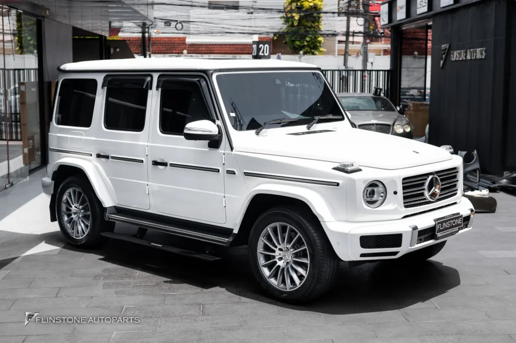 Mercedes-Benz G-Class บันไดไฟฟ้า