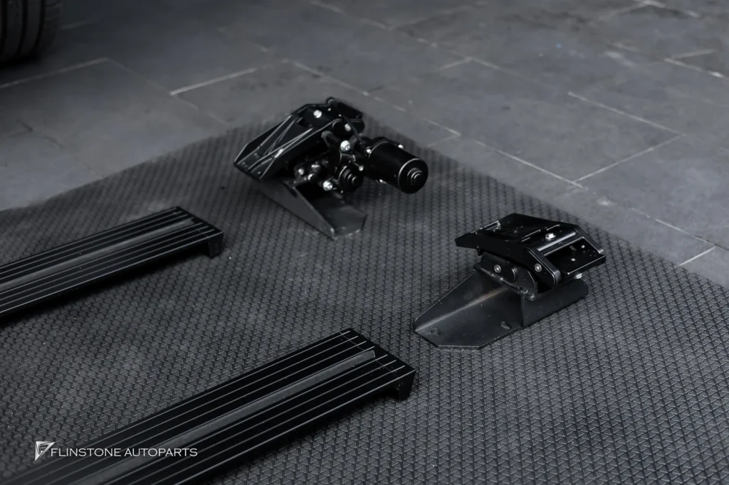 Mercedes-Benz G-Class บันไดไฟฟ้า