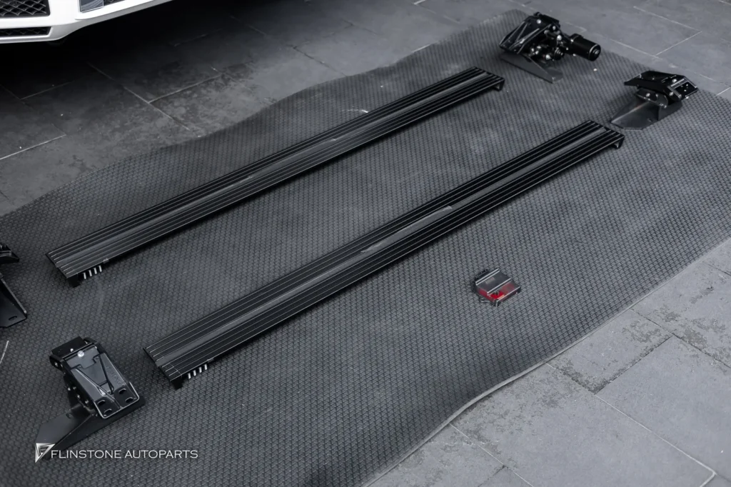 Mercedes-Benz G-Class บันไดไฟฟ้า