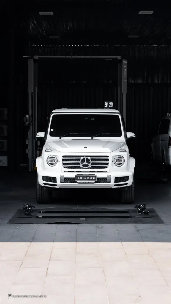 Mercedes-Benz G-Class บันไดไฟฟ้า