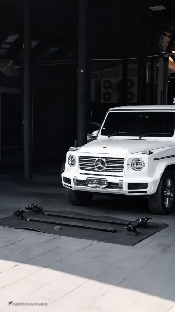 Mercedes-Benz G-Class บันไดไฟฟ้า