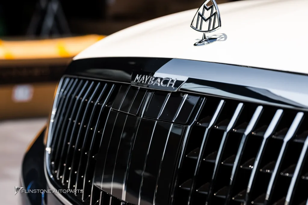 Mercedes-Benz S-Class กระจังหน้า Logo Maybach ฟิล์มสี