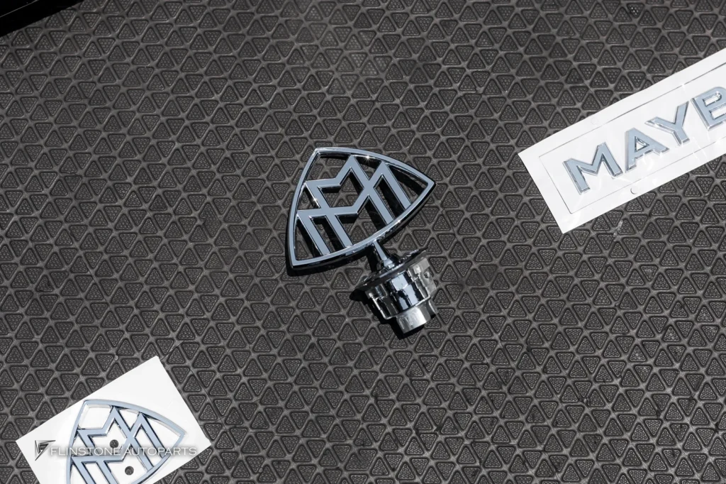 Mercedes-Benz S-Class กระจังหน้า Logo Maybach ฟิล์มสี