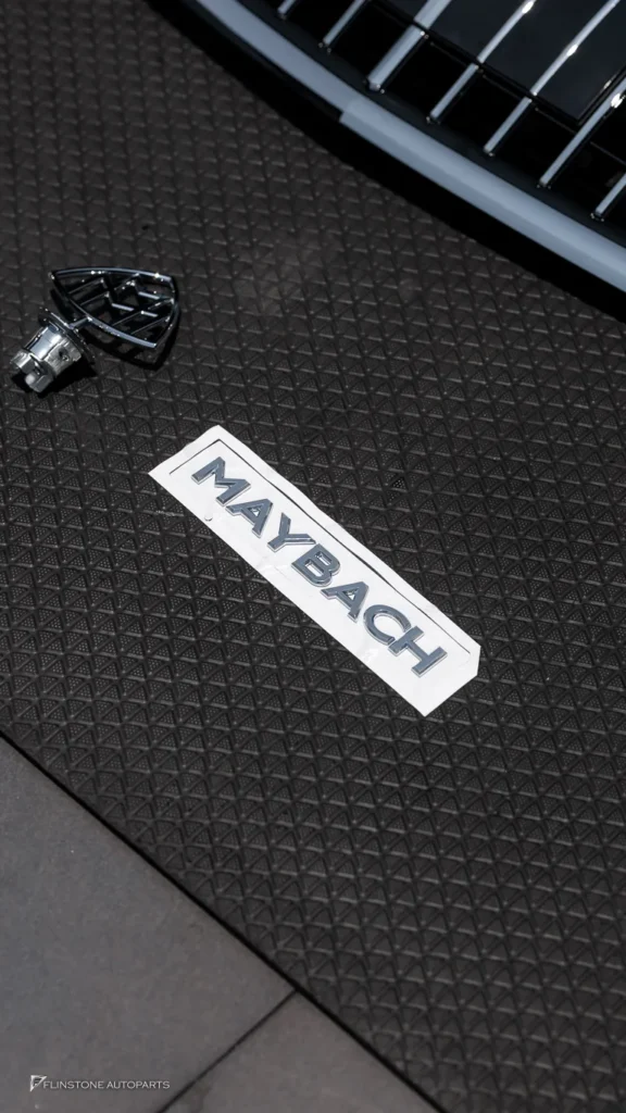 Mercedes-Benz S-Class กระจังหน้า Logo Maybach ฟิล์มสี