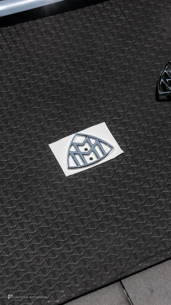 Mercedes-Benz S-Class กระจังหน้า Logo Maybach ฟิล์มสี