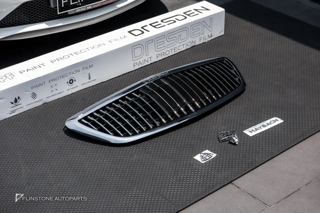 Mercedes-Benz S-Class กระจังหน้า Logo Maybach ฟิล์มสี