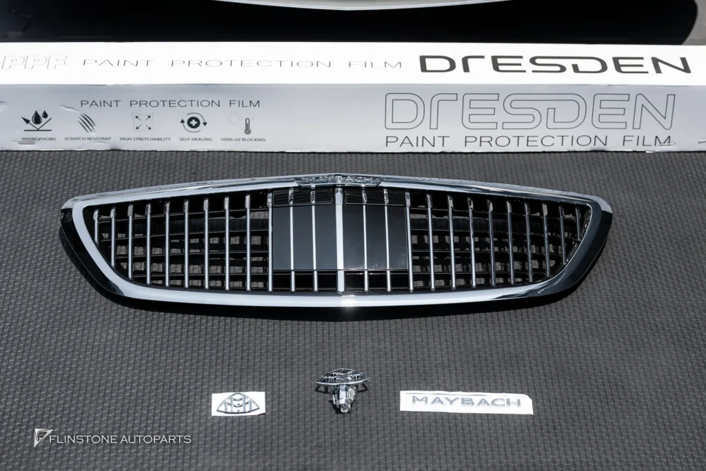Mercedes-Benz S-Class กระจังหน้า Logo Maybach ฟิล์มสี