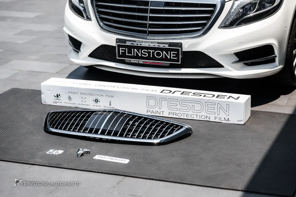 Mercedes-Benz S-Class กระจังหน้า Logo Maybach ฟิล์มสี