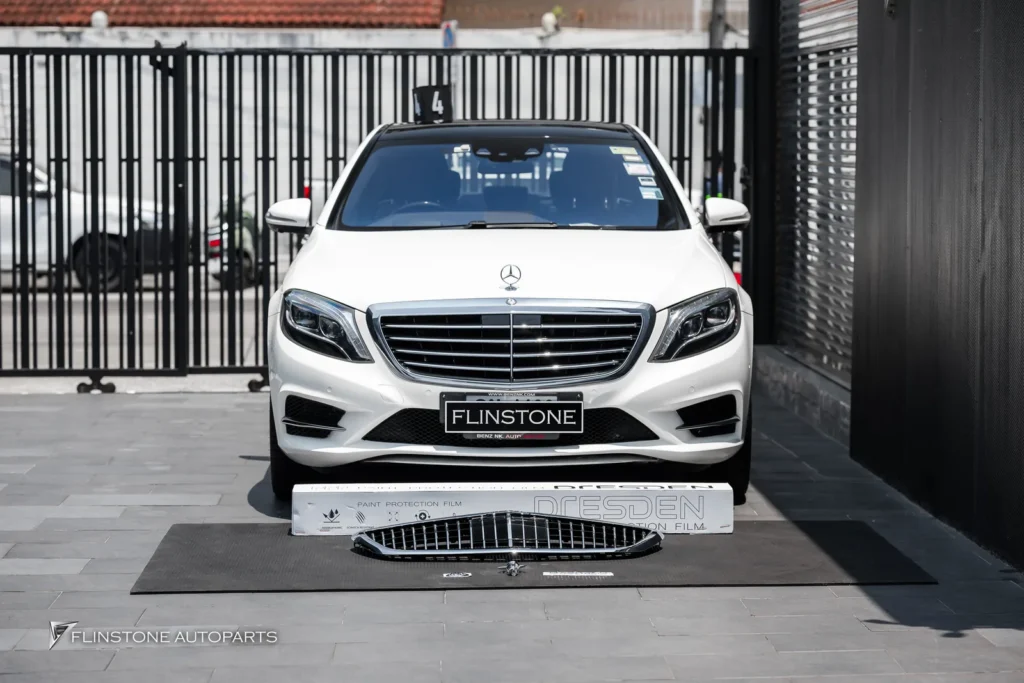 Mercedes-Benz S-Class กระจังหน้า Logo Maybach ฟิล์มสี
