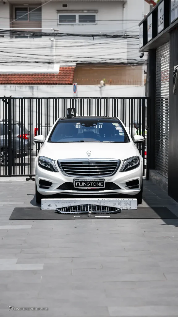 Mercedes-Benz S-Class กระจังหน้า Logo Maybach ฟิล์มสี