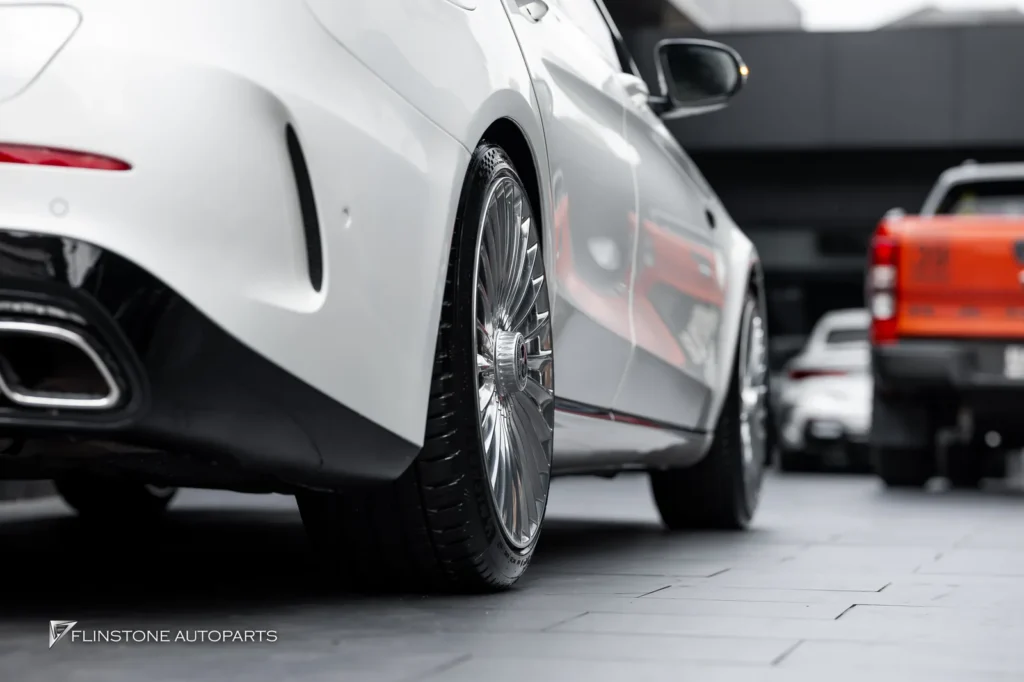 Mercedes-Benz W205 เปลี่ยนโฉม W206 C63 AMG ล้อ USUS