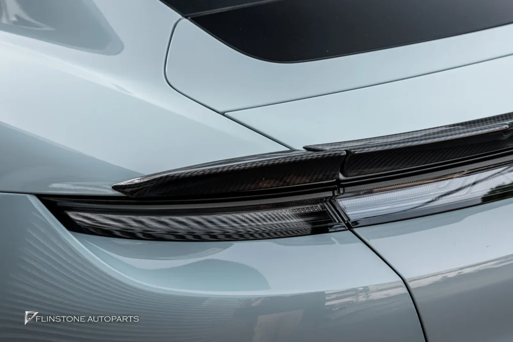Porsche Taycan 4S สปอยเลอร์