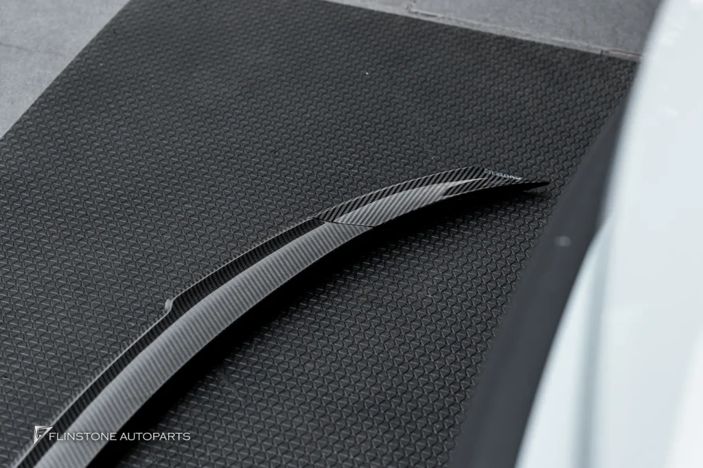 Porsche Taycan 4S สปอยเลอร์