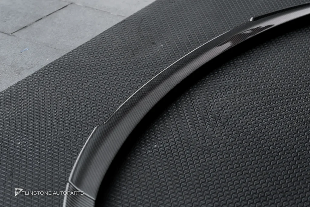Porsche Taycan 4S สปอยเลอร์