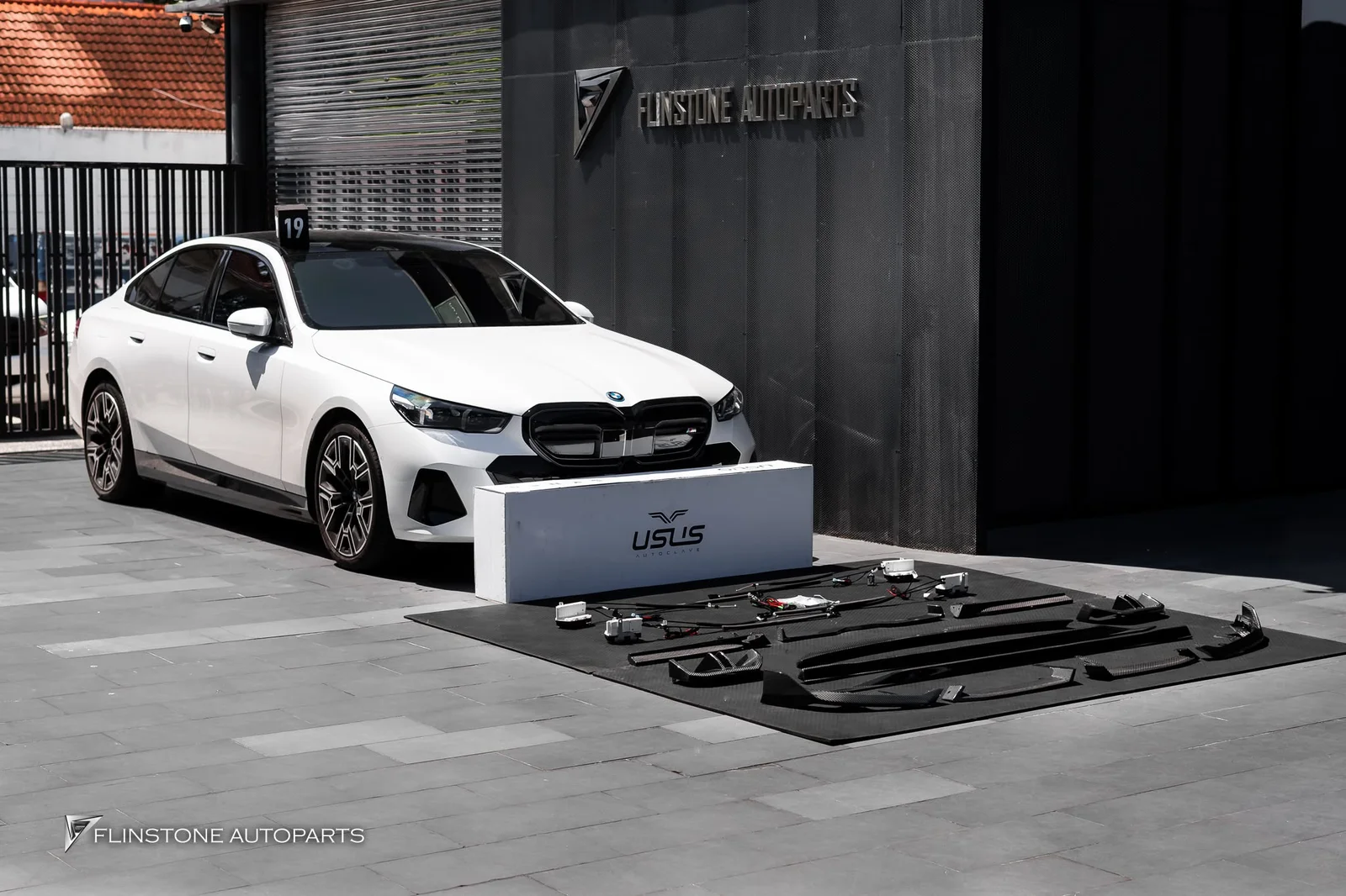 ผลงานติดตั้งชุดพาร์ท USUS Autoclave รอบคัน และระบบประตูดูดอัตโนมัติสำหรับ BMW