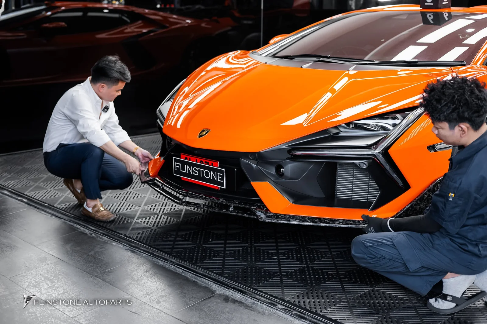 ภาพผลงานติดตั้งชุดแต่งรอบคันสำหรับ LAMBORGHINI Revuelto ทั้งภายนอกและภายใน
