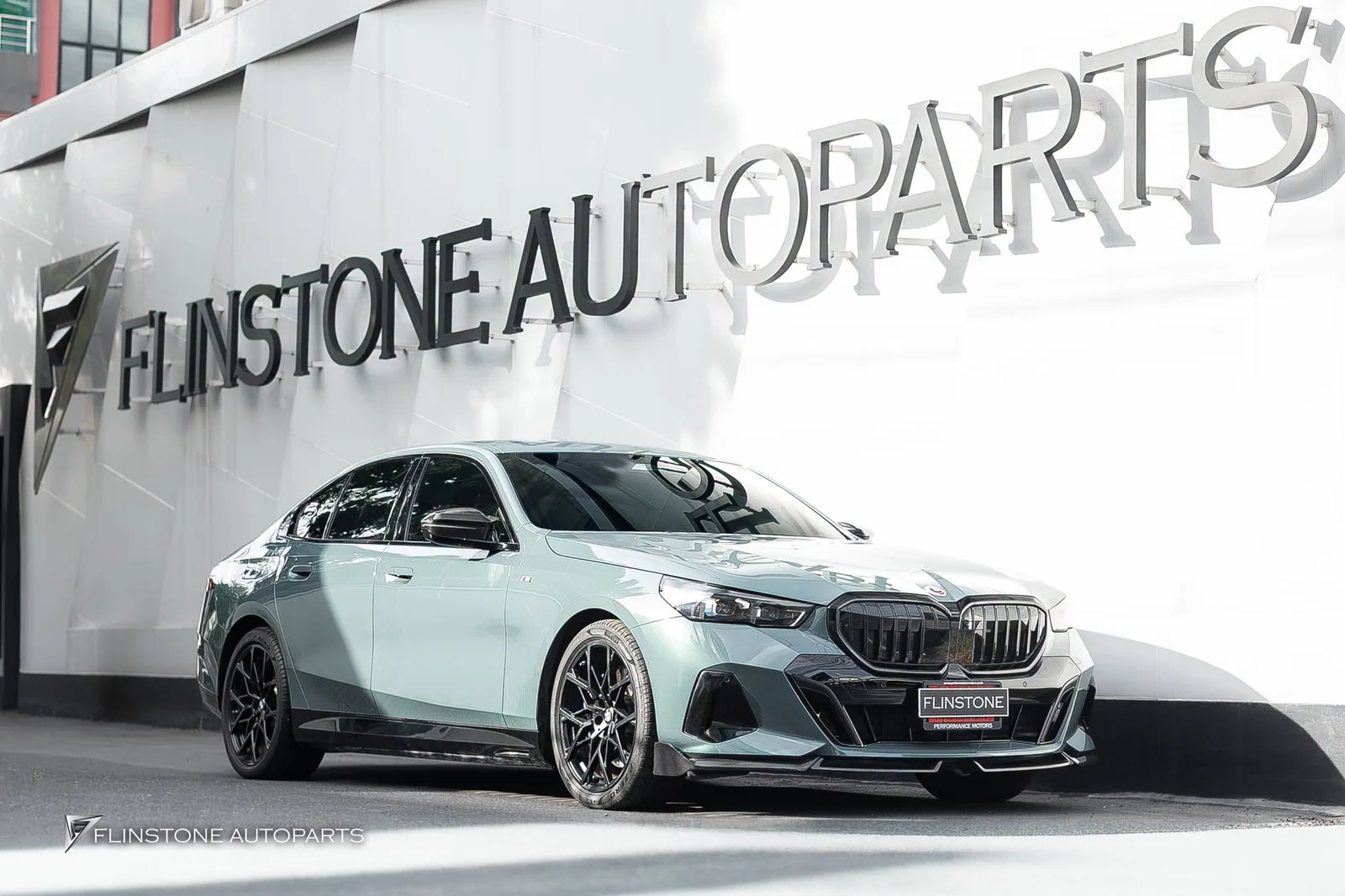 BMW i5 G60 มั่นใจว่าจะได้งานกระจกมองข้างคาร์บอนที่ดีที่สุด