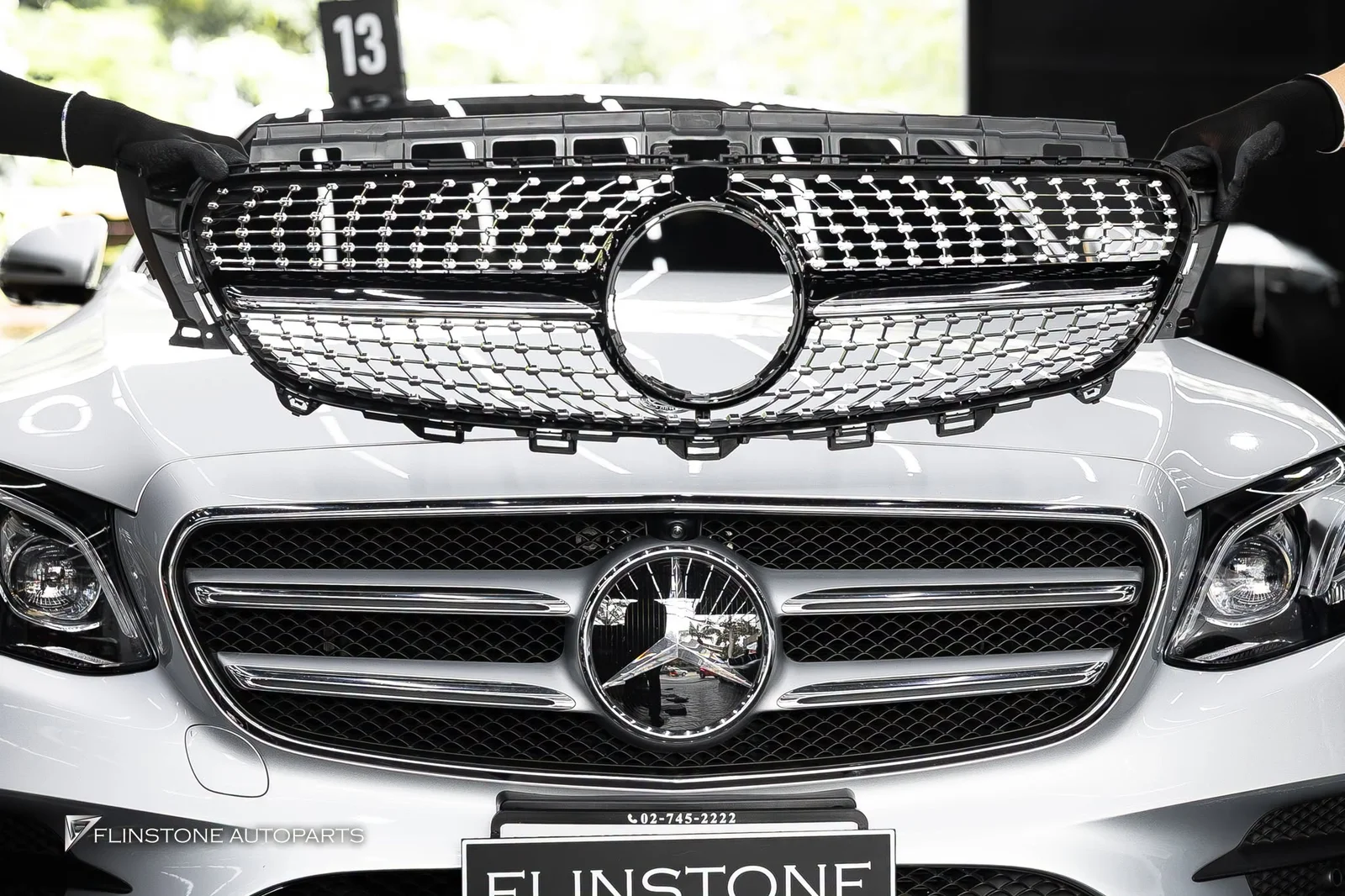 ติดตั้งกระจังหน้าทรง Diamond สำหรับ W213 E-Class
