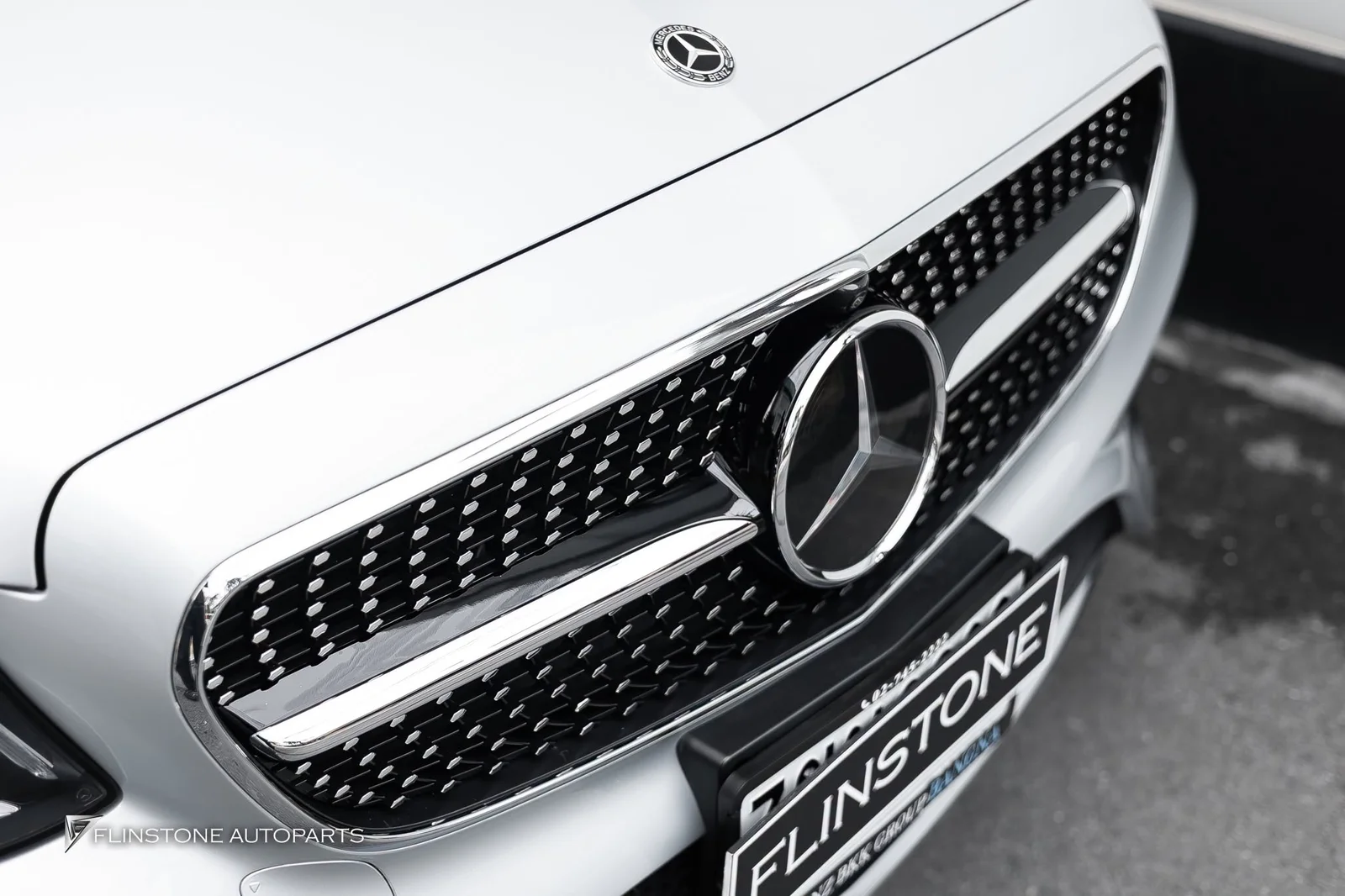 ติดตั้งกระจังหน้าทรง Diamond สำหรับ W213 E-Class