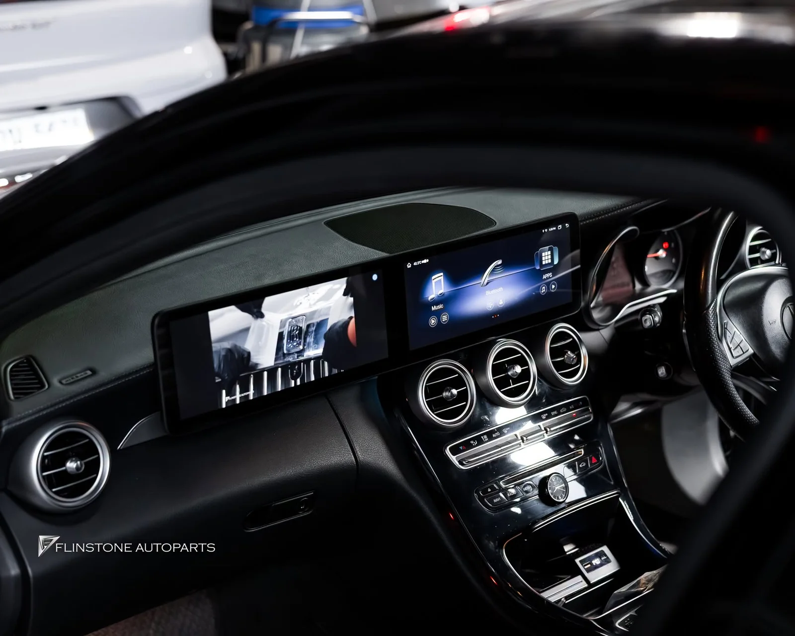 W205 C205 C-Class 2024 อัปเกรดความล้ำสมัยให้ภายในห้องโดยสาร Mercedes-Benz W205 C-Class