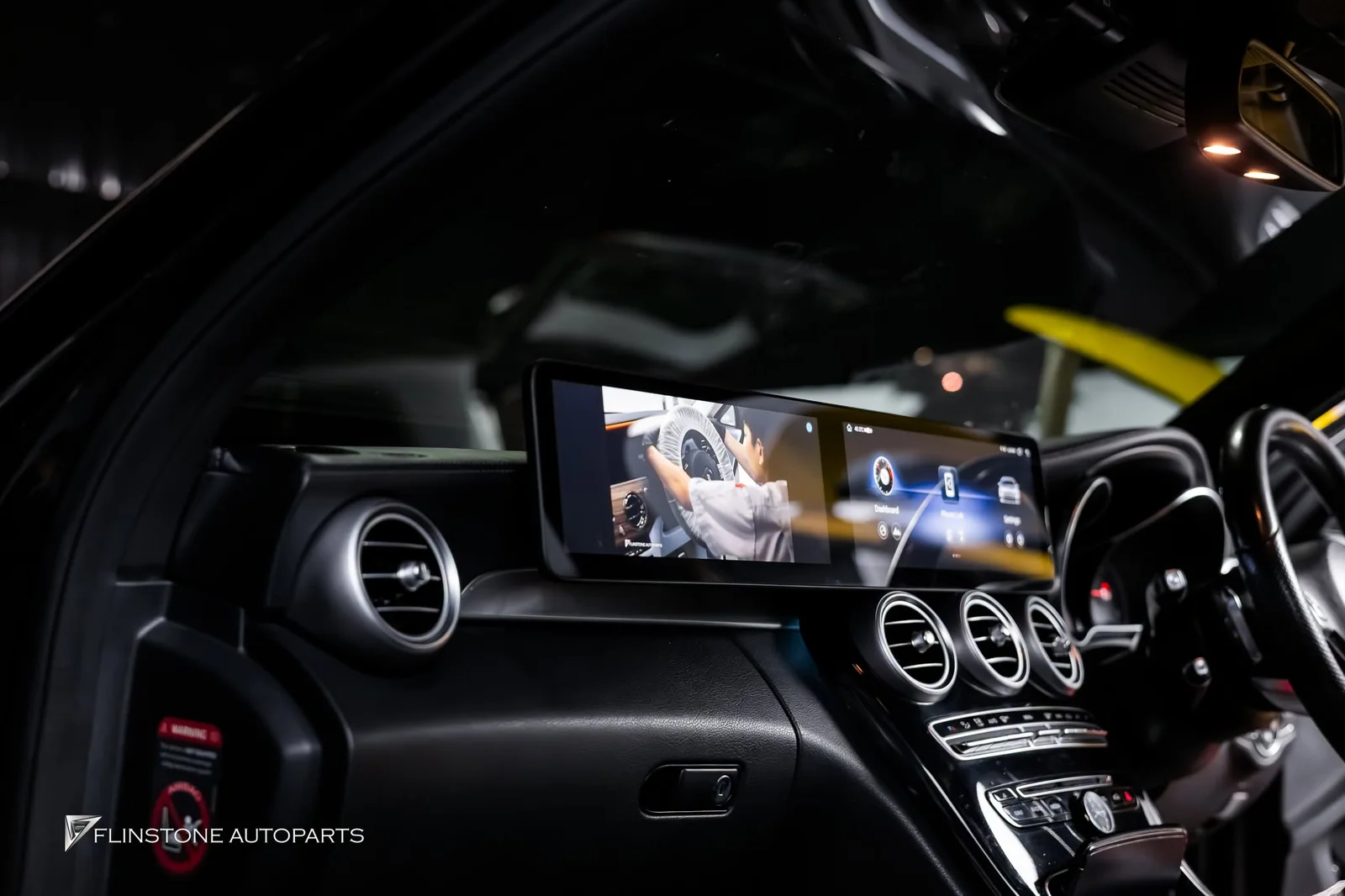 W205 C205 C-Class 2024 อัปเกรดความล้ำสมัยให้ภายในห้องโดยสาร Mercedes-Benz W205 C-Class