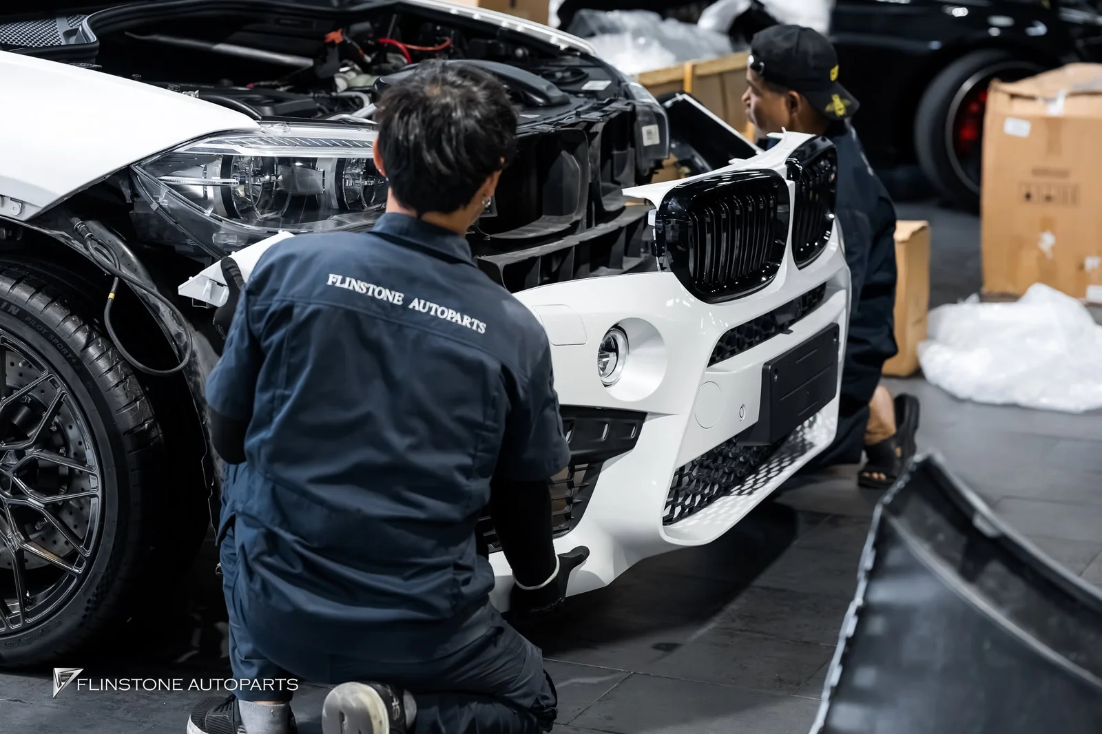 BMW X5 F15 ภาพผลงานกำลังติดตั้งชุดเบรค ล้อ และชุดแต่ง X5M