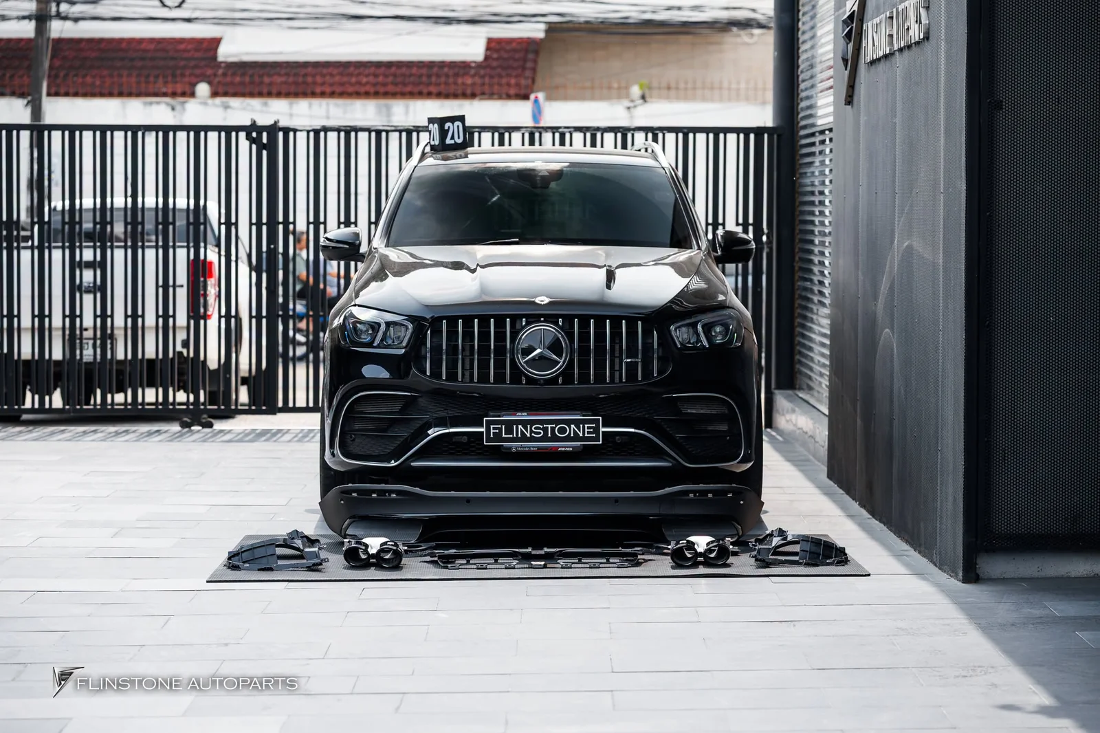 W167 GLE-Class ติดตั้งดิฟฟิวเซอร์พร้อมปลายท่อ GLE53 AMG สีดำ