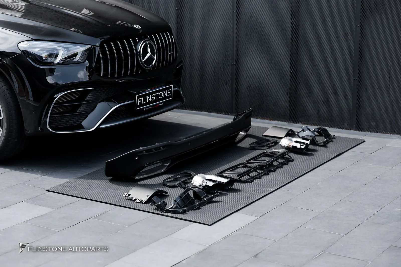 W167 GLE-Class ติดตั้งดิฟฟิวเซอร์พร้อมปลายท่อ GLE53 AMG สีดำ