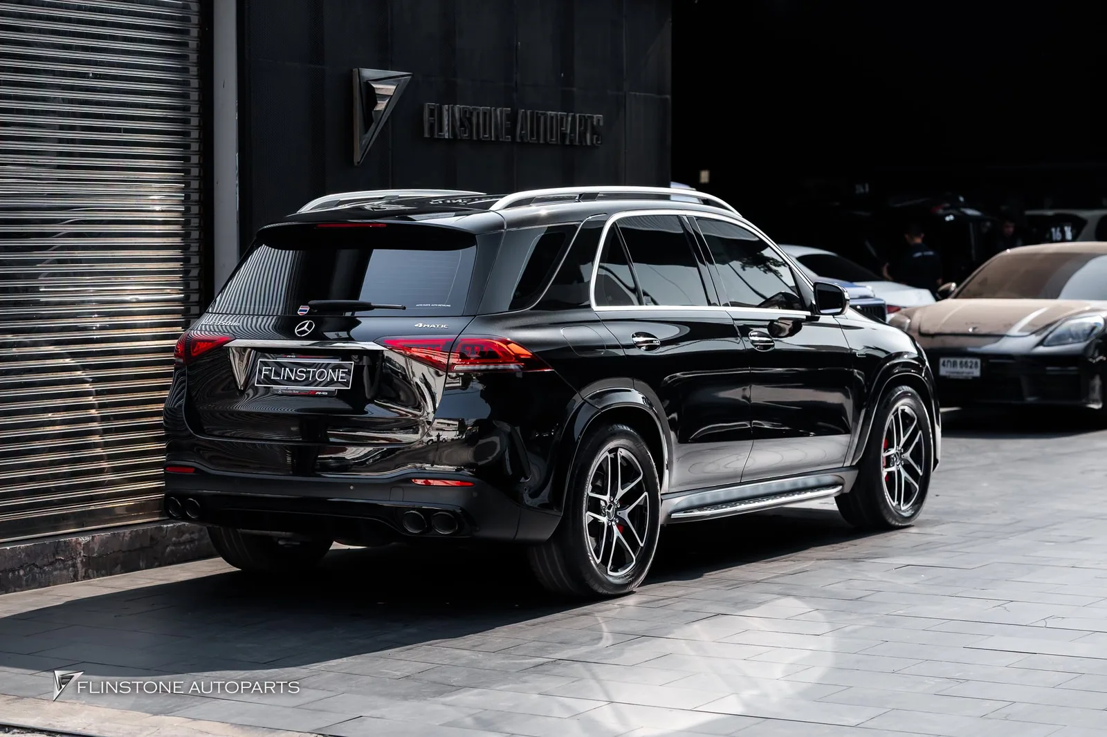W167 GLE-Class ติดตั้งดิฟฟิวเซอร์พร้อมปลายท่อ GLE53 AMG สีดำ