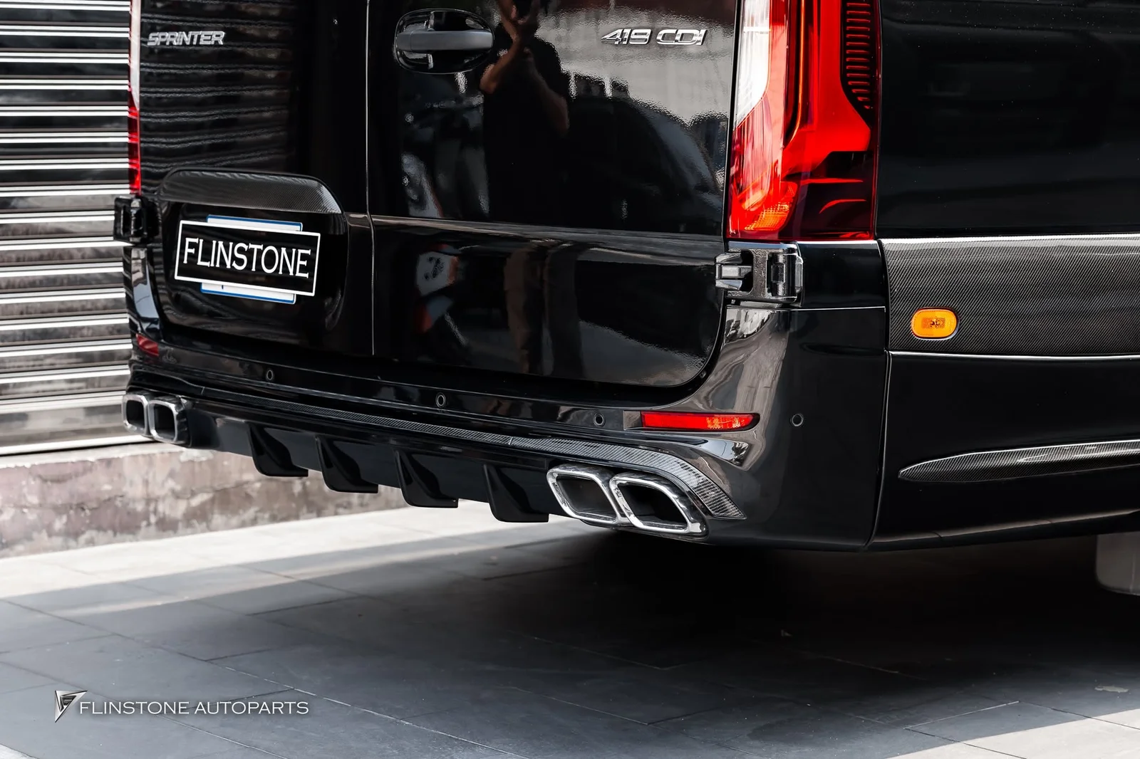 จัดเต็มความสปอร์ต VIP ระดับพรีเมียมให้กับ Mercedes-Benz W907 Sprinter [Long
