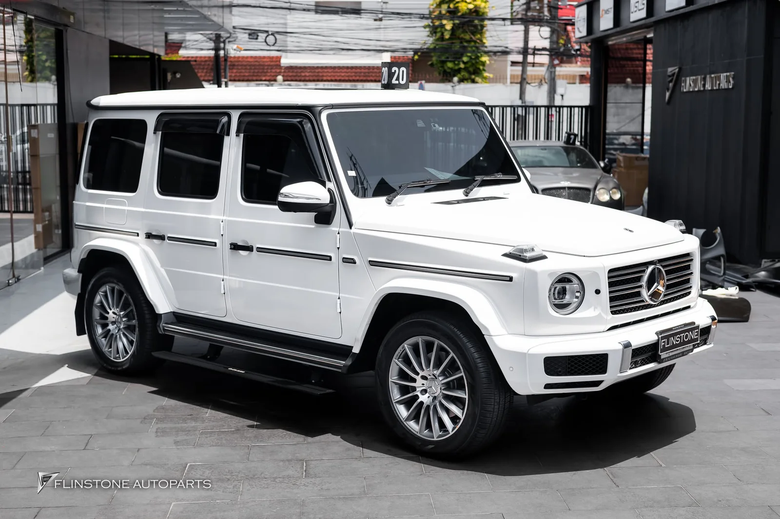 ติดตั้งบันไดข้างอัตโนมัติสำหรับ W464 G-Class ผลงานติดตั้งรุ่นนี้กว่า 300 คัน+