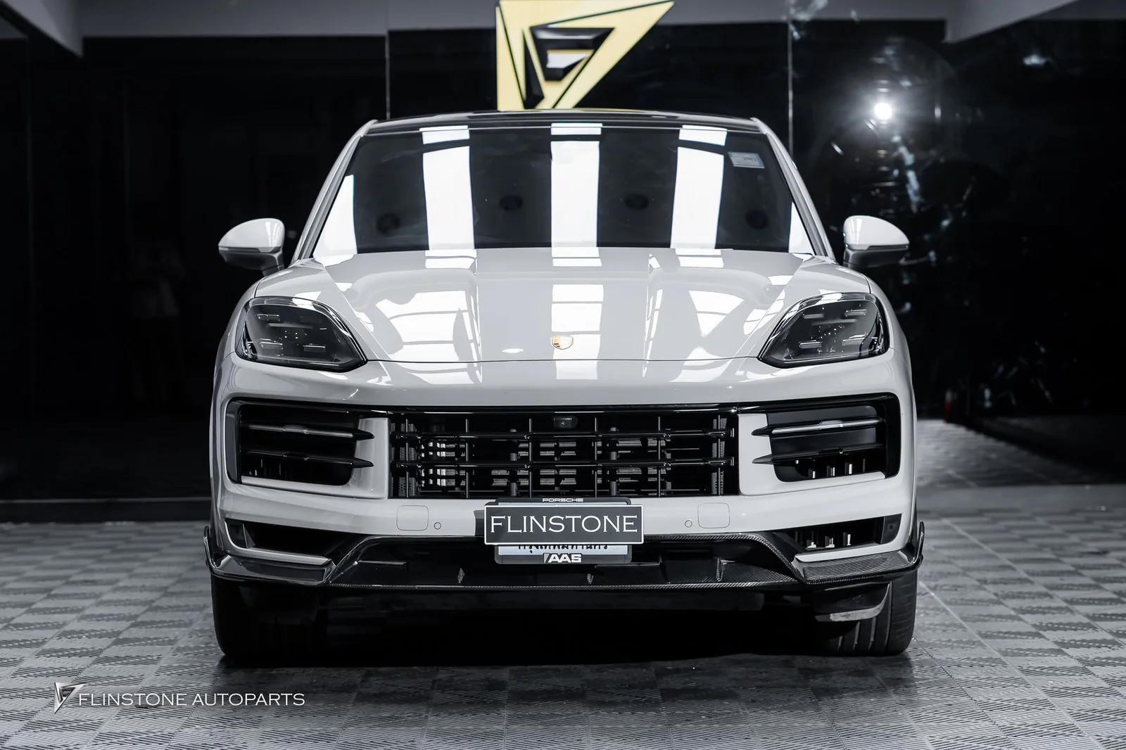 อัปเกรดความสปอร์ตดุดันให้ SUV สายพันธุ์หรูอย่าง PORSCHE Cayenne Coupe 9Y0.2