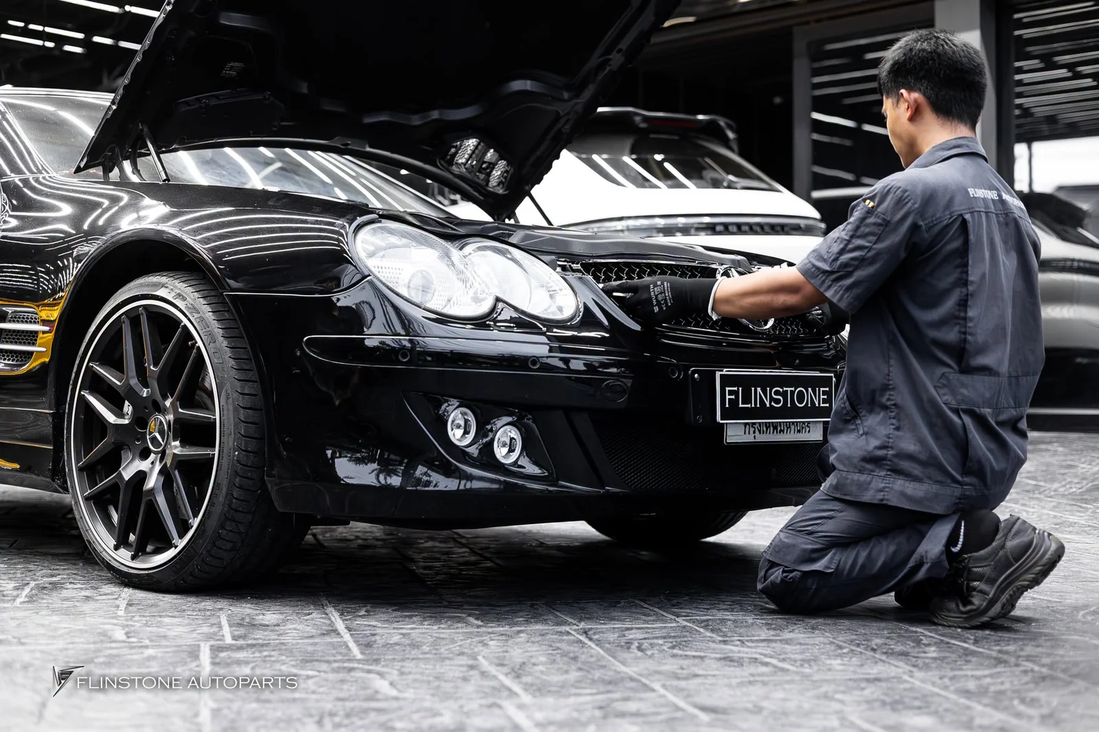R230 SL-Class ติดตั้งกระจังหน้าทรงสปอร์ตก้านเดี่ยวสำหรับ SL-Class