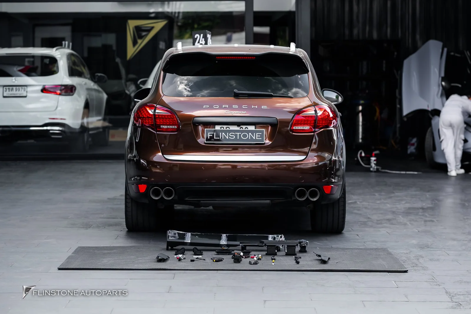 อัปเกรดความล้ำสมัยให้ภายในห้องโดยสารของ PORSCHE Cayenne 958