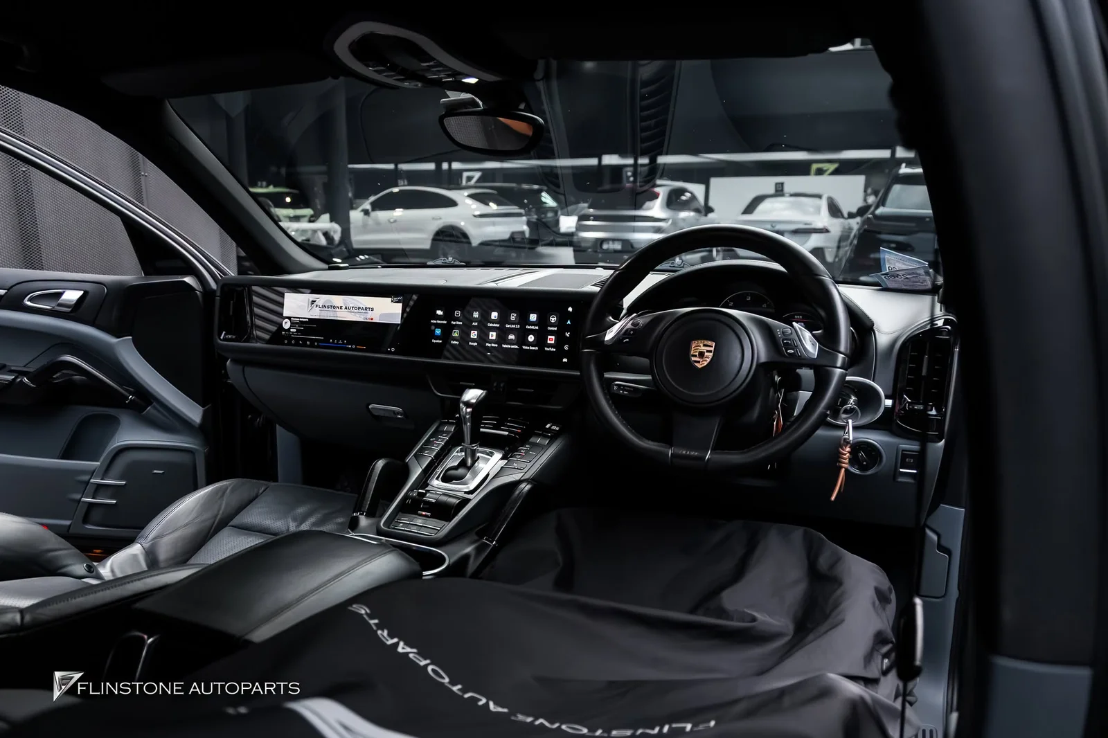 อัปเกรดความล้ำสมัยให้ภายในห้องโดยสารของ PORSCHE Cayenne 958