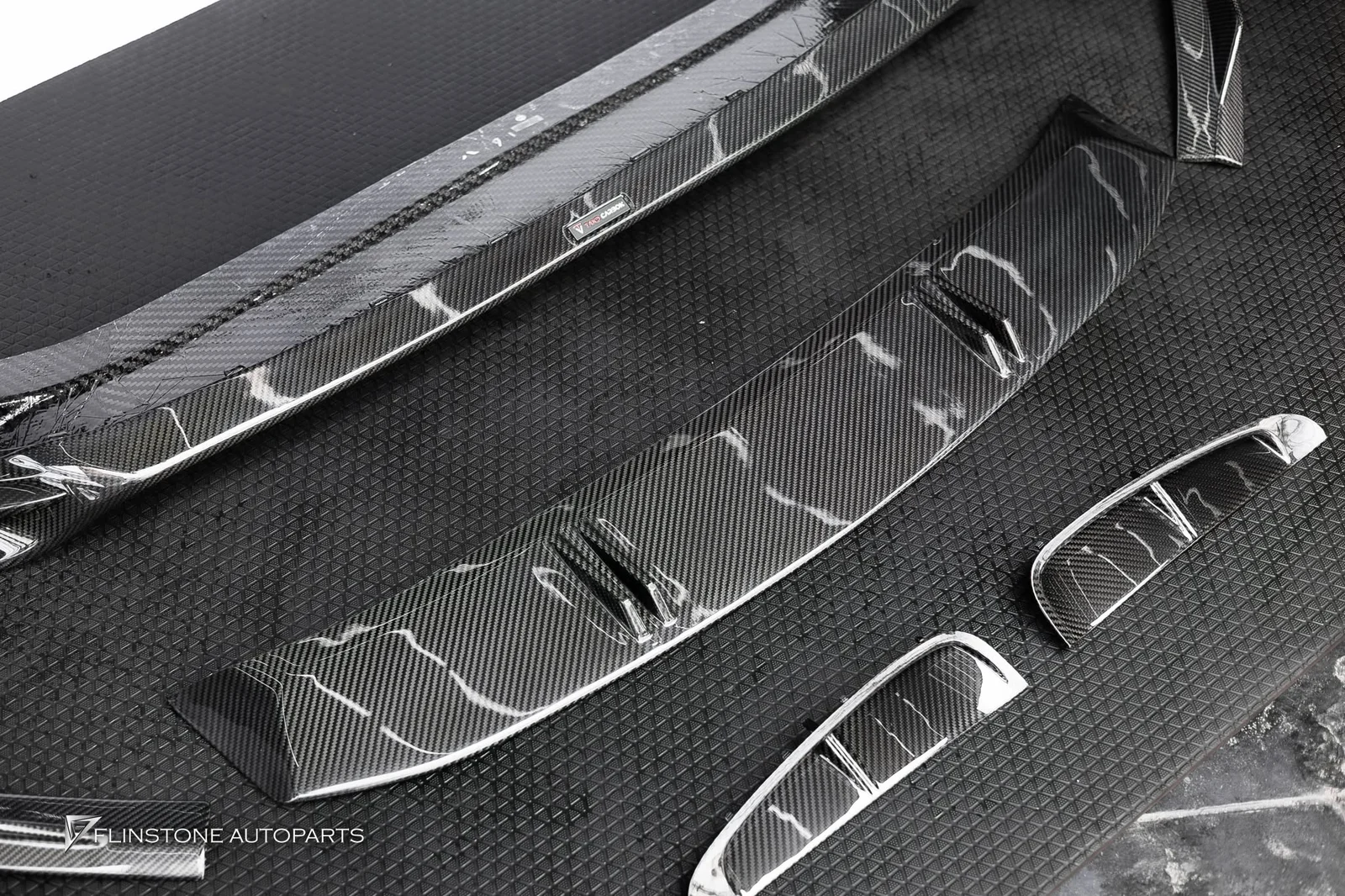 PORSCHE 971 Panamera ติดตั้งลิ้นหน้าคาร์บอนจาก TAKD Design