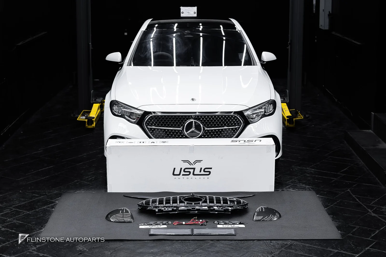 W214 E-Class ติดตั้งกระจังหน้าแท้ทรง E53 AMG ที่มาพร้อมกรอบไฟ LED