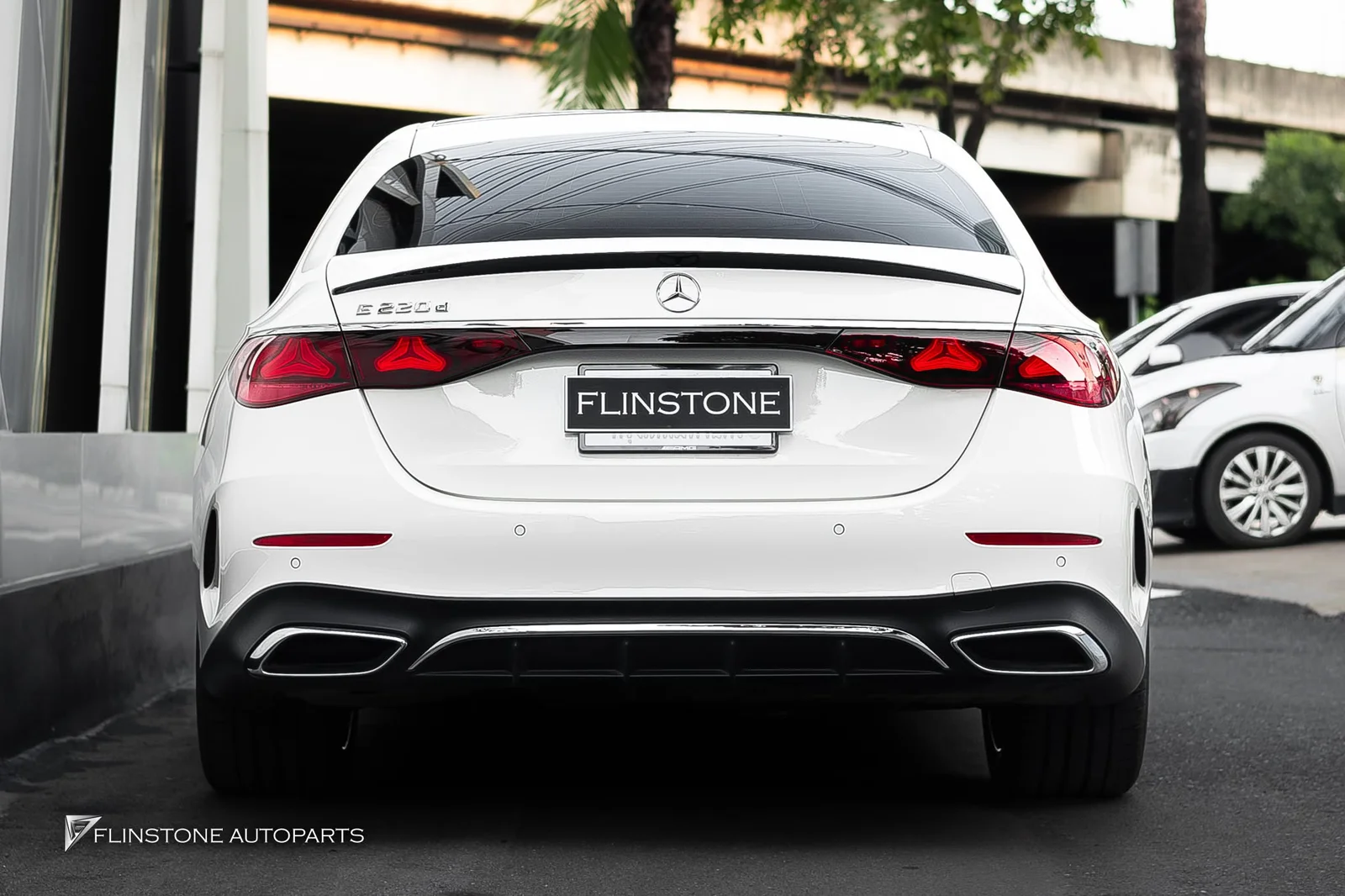 W214 E-Class ติดตั้งกระจังหน้าแท้ทรง E53 AMG ที่มาพร้อมกรอบไฟ LED