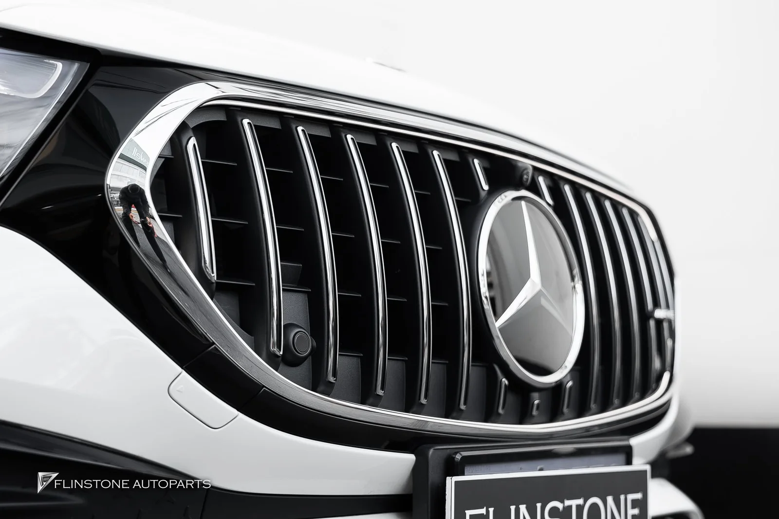 W214 E-Class ติดตั้งกระจังหน้าแท้ทรง E53 AMG ที่มาพร้อมกรอบไฟ LED