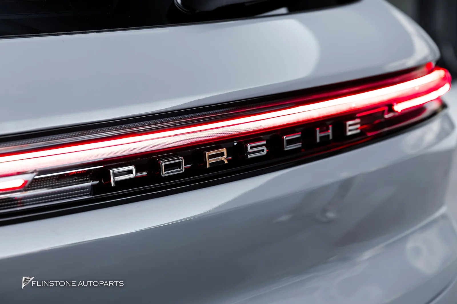 PORSCHE Cayenne 958 2012 เปลี่ยนโฉมเป็นชุดแต่ง TURBO GT 2026