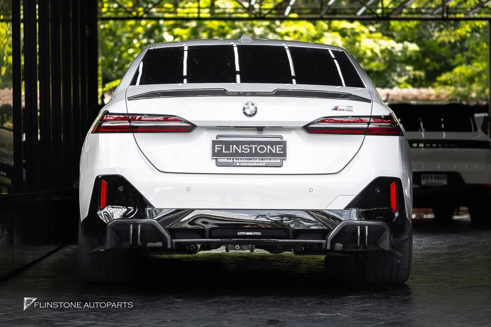 ดิฟฟิวเซอร์ Carbon Fiber สำหรับ USUS Autoclave ติดตั้งใน BMW i5 G60