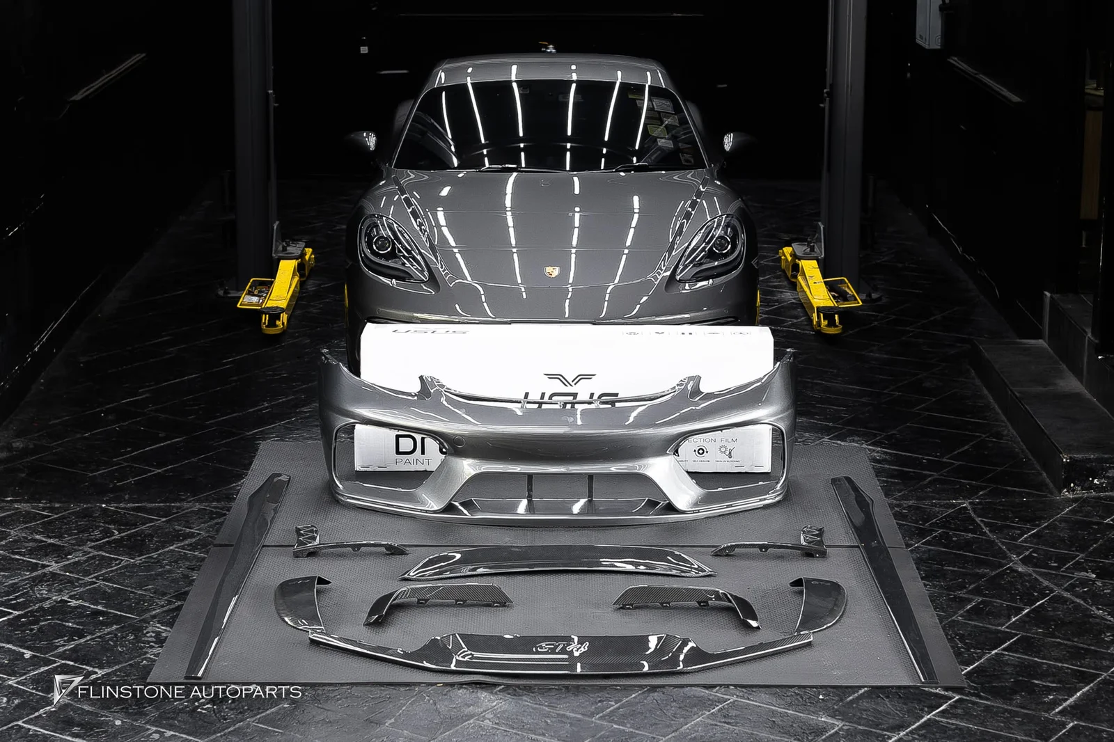 PORSCHE 718 Cayman / Boxster — เรียงพาร์ทเตรียมติดตั้งชุดกันชนหน้า GT4 718 สำหรับ PORSCHE