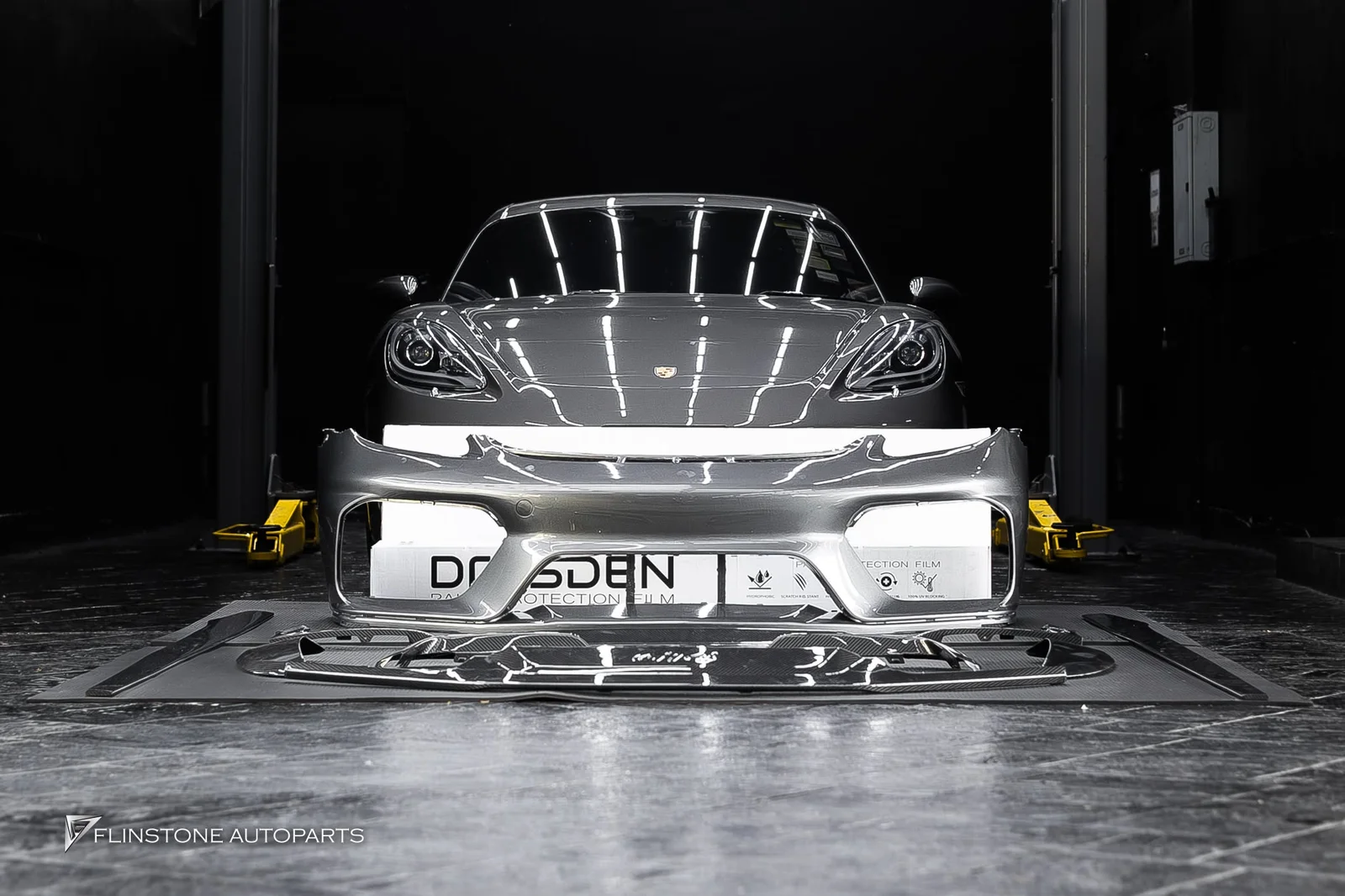 PORSCHE 718 Cayman / Boxster — เรียงพาร์ทเตรียมติดตั้งชุดกันชนหน้า GT4 718 สำหรับ PORSCHE