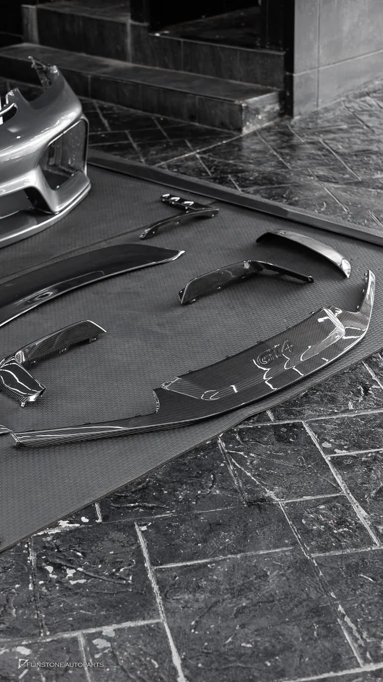 PORSCHE 718 Cayman / Boxster — เรียงพาร์ทเตรียมติดตั้งชุดกันชนหน้า GT4 718 สำหรับ PORSCHE