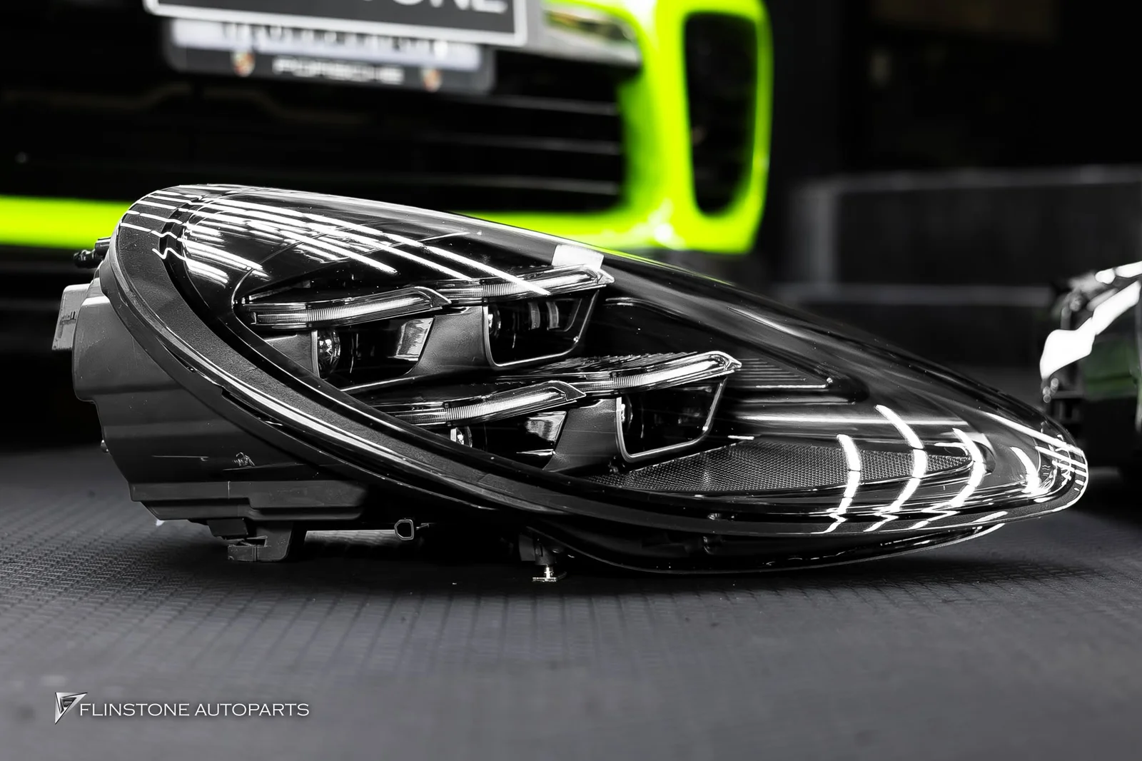 เปลี่ยนไฟหน้าแบบ PDLS Look ให้กับ PORSCHE Panamera 970.2