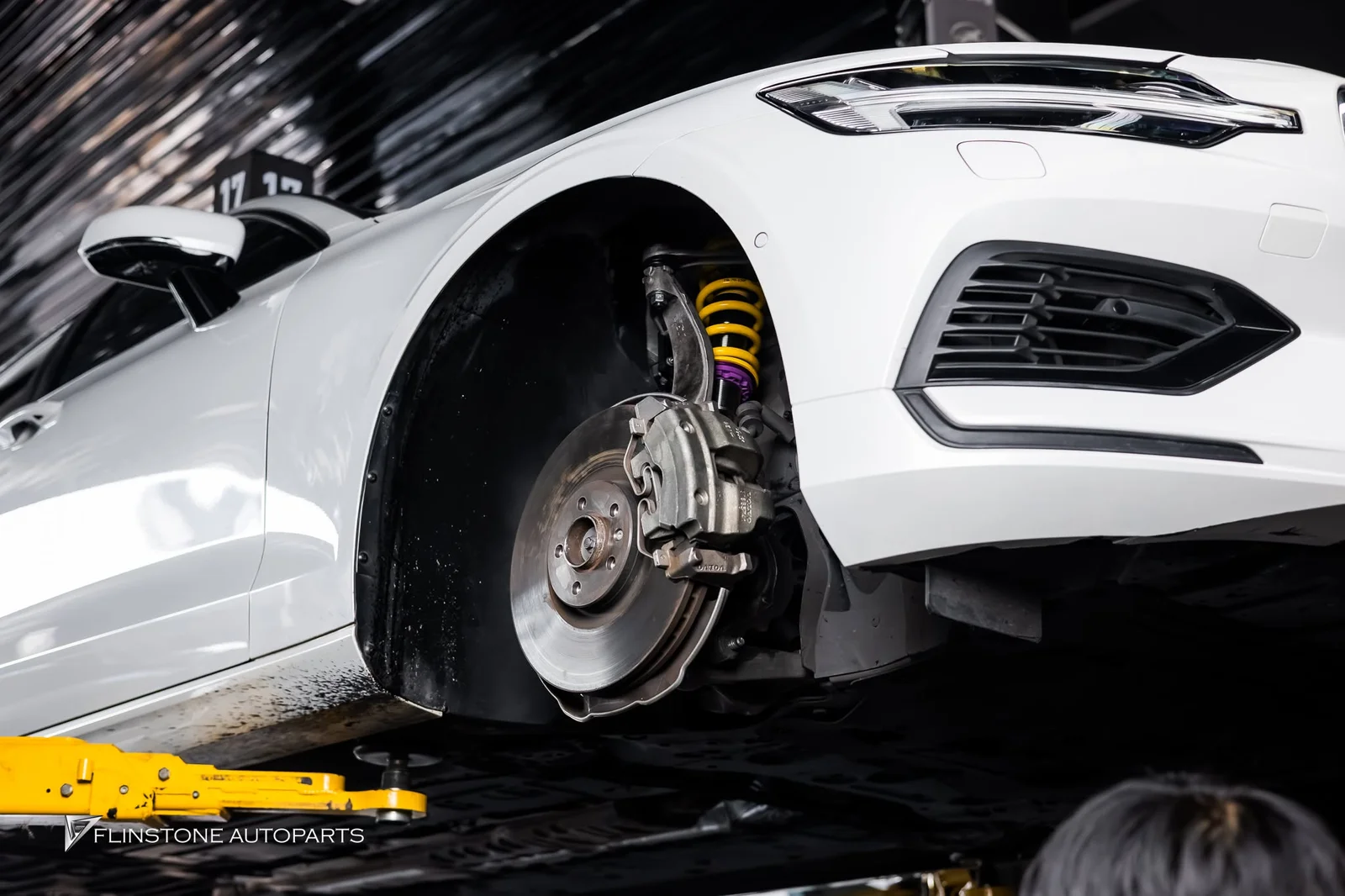 Volvo V60 เลือกมาแต่งที่ FLINSTONE AUTOPARTS ลูกค้าเลือกของแต่งสาย Performance