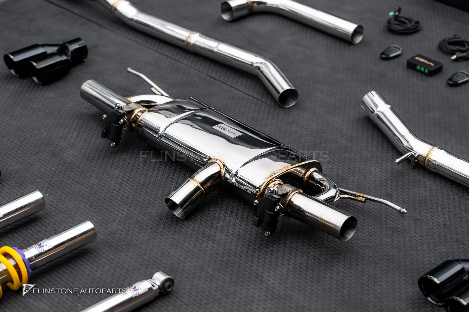 Volvo V60 เลือกมาแต่งที่ FLINSTONE AUTOPARTS ลูกค้าเลือกของแต่งสาย Performance