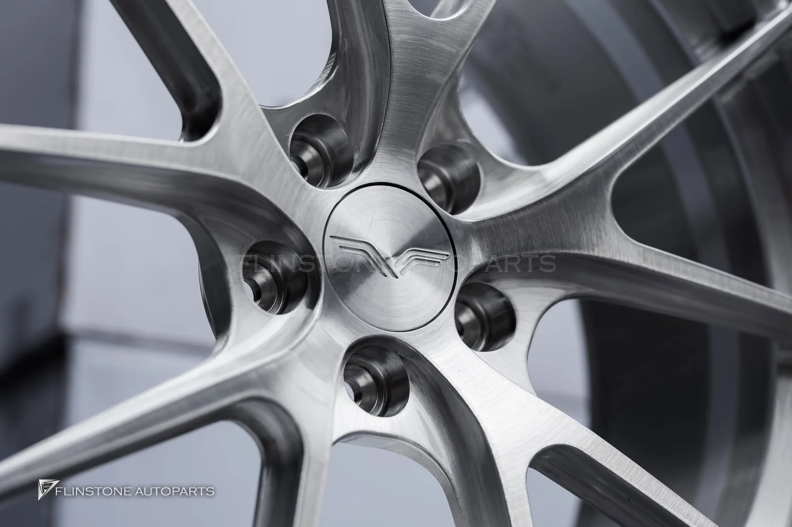 Volvo V60 เลือกมาแต่งที่ FLINSTONE AUTOPARTS ลูกค้าเลือกของแต่งสาย Performance
