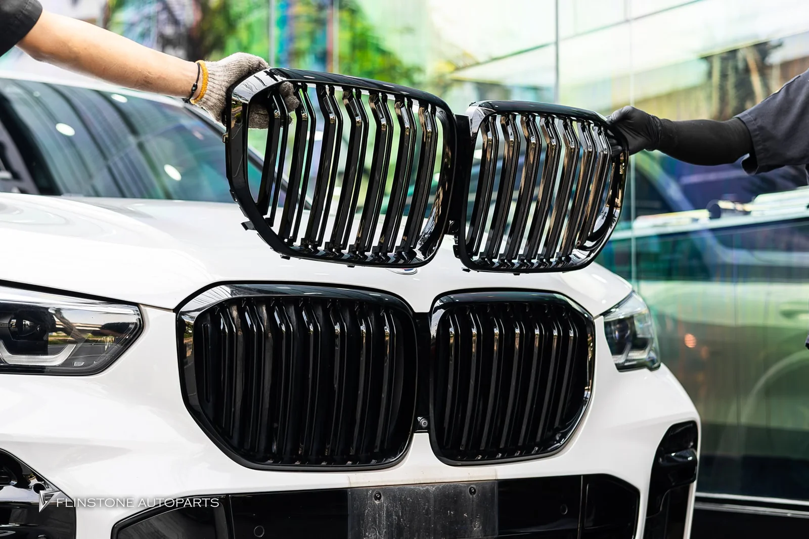 เปลี่ยนกระจังหน้าสีดำและปลายท่อสำหรับ BMW X5 G05